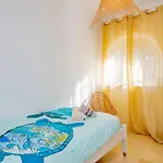 Cubo's Beachfront Khayyam