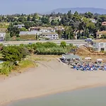 Villa Cubo's Beachfront Khayyam