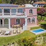 Cubo's Beachfront Khayyam Villa *