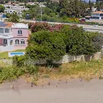 Cubo's Beachfront Khayyam Villa