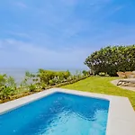 Cubo's Beachfront Khayyam * El Faro