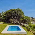 Cubo's Beachfront Khayyam Villa *