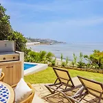 Cubo's Beachfront Khayyam *