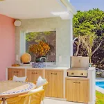 Villa Cubo's Beachfront Khayyam