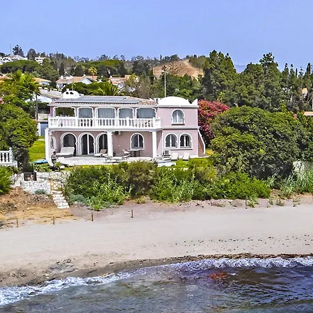 Villa Cubo's Beachfront Khayyam