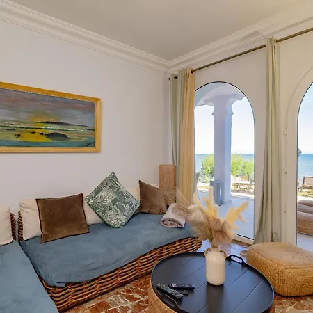 Cubo's Beachfront Khayyam * El Faro