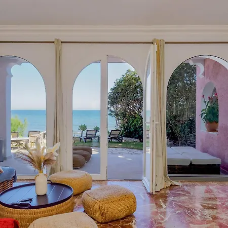 Cubo's Beachfront Khayyam * El Faro