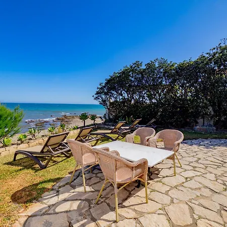 Cubo's Beachfront Khayyam 别墅 El Faro