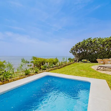 Cubo's Beachfront Khayyam * El Faro