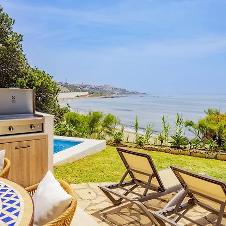 Cubo's Beachfront Khayyam *